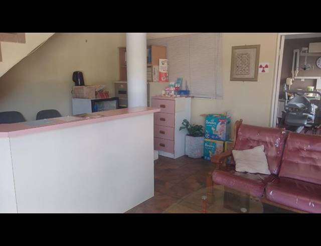 OFFICE PROPERTY TO RENT IN CROSSMOOR